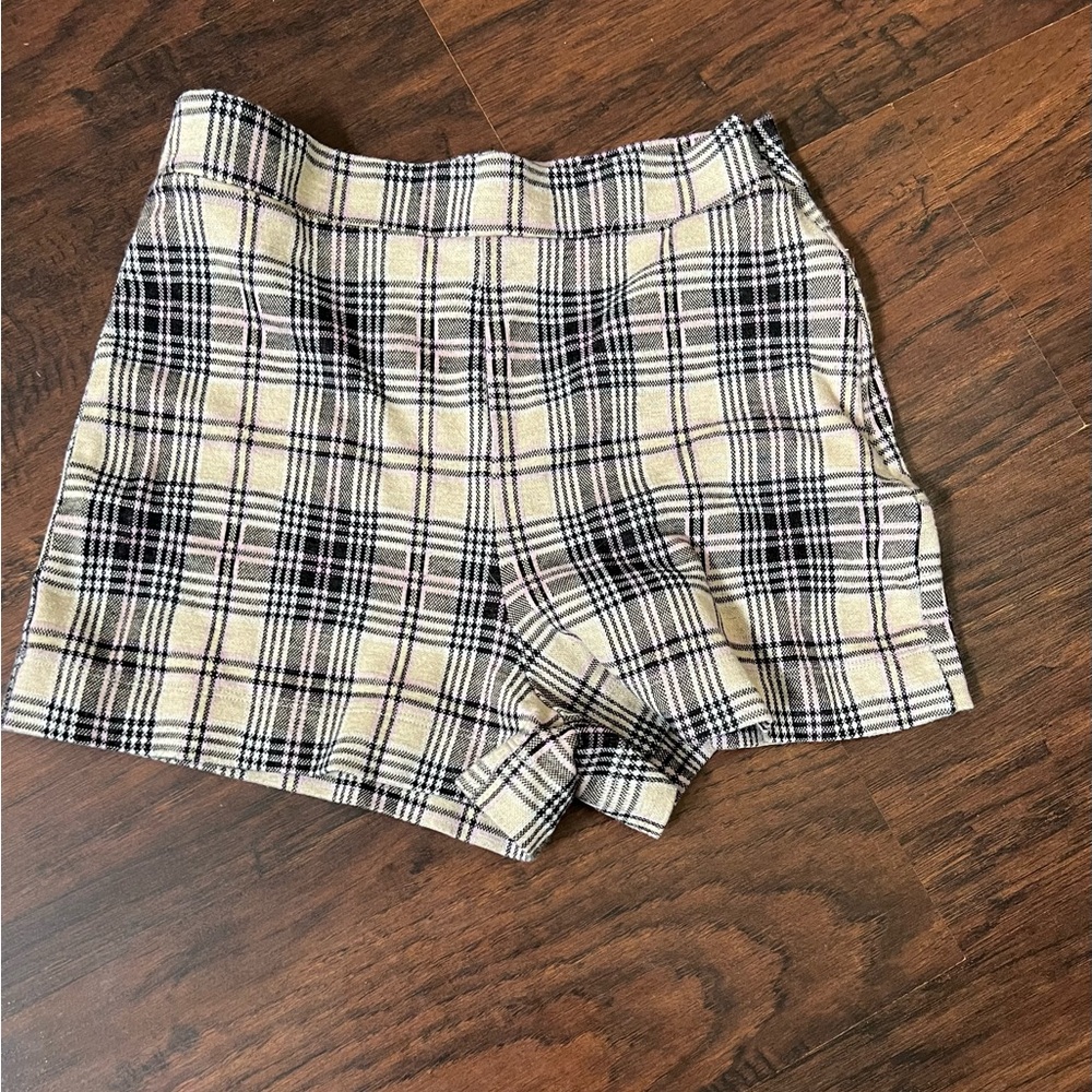 Hollister new without tags plaid shorts size womens medium